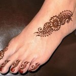 simple Henna design for feet