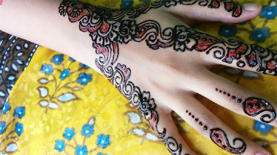 Red and Black Mehndi Designs
