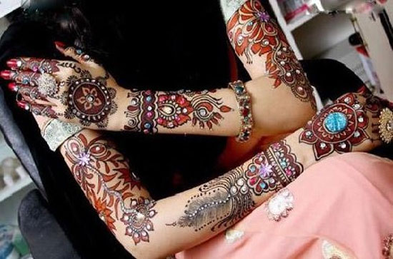 Red and Black Mehndi Designs