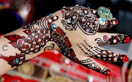 Red and Black Mehndi Designs