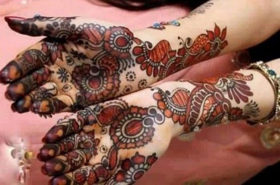 Red and Black Mehndi Designs