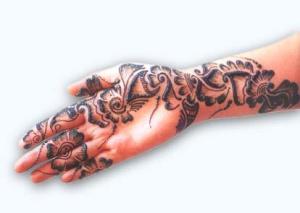 How to Apply Mehendi Paste