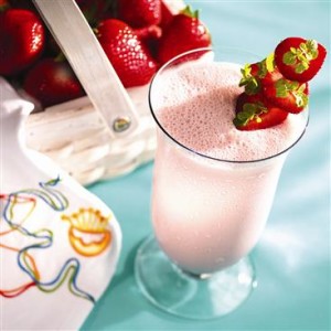 strawberry shake with yogurt