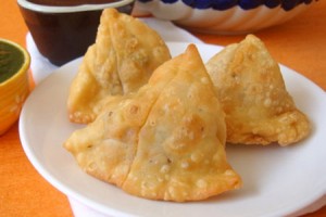 Aloo Kay Chatpatay Samosay