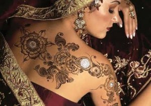 Mehndi Designs on shoulder