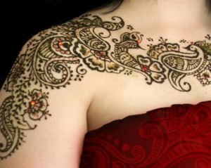 Mehndi on Shouilder and Neck