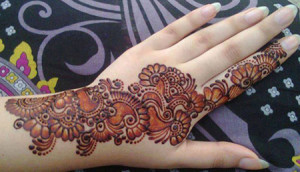 mehndi on back