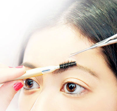 Trim Eyebrows