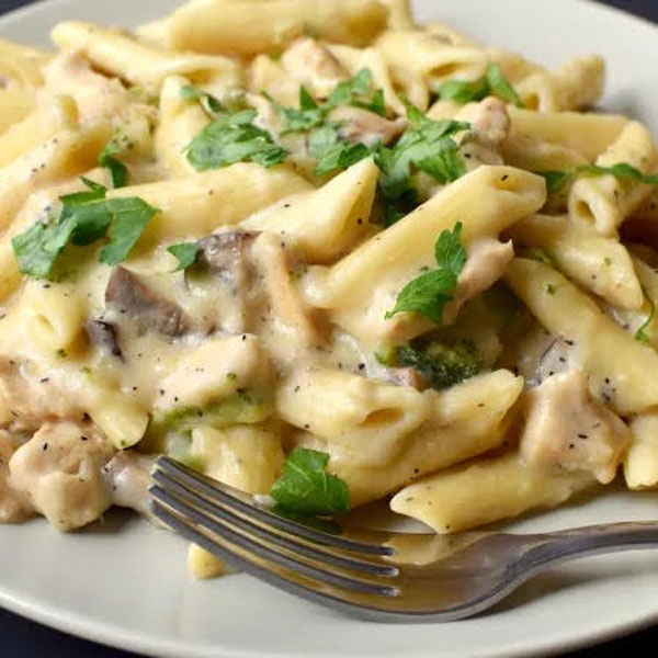 Chicken Pasta With White Sauce