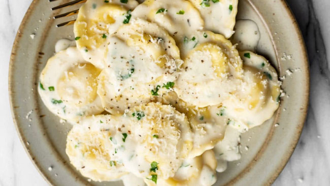 Creamy Garlic Sauce Ravioli Recipe
